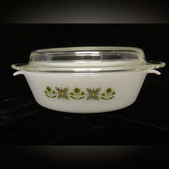 Vintage Fire King Anchor Hocking 1.5 Quart Baking Dish with lid - Picture 3 of 5